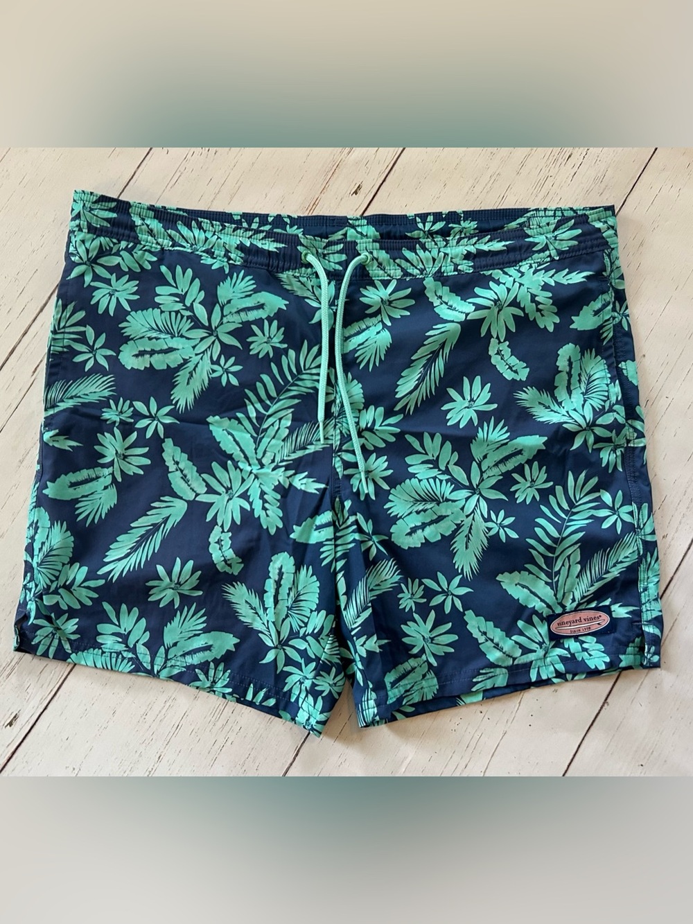 Vineyard Vines Men's Green and Blue Palm Leaf Printed Swim Trunks Size Small